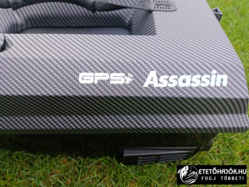 MANUOWELL ASSASSIN FUTURE GPS CARBON KATAMARÁN ETETŐHAJÓ AKKUMULÁTORRAL
