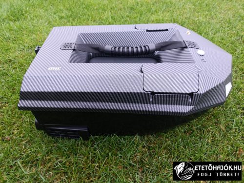 MANUOWELL ASSASSIN FUTURE GPS CARBON KATAMARÁN ETETŐHAJÓ AKKUMULÁTORRAL